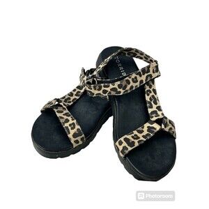 Torrid 8WW Fabric Pull On Leopard Cheetah Animal Print Sandals Adjustable Shoes